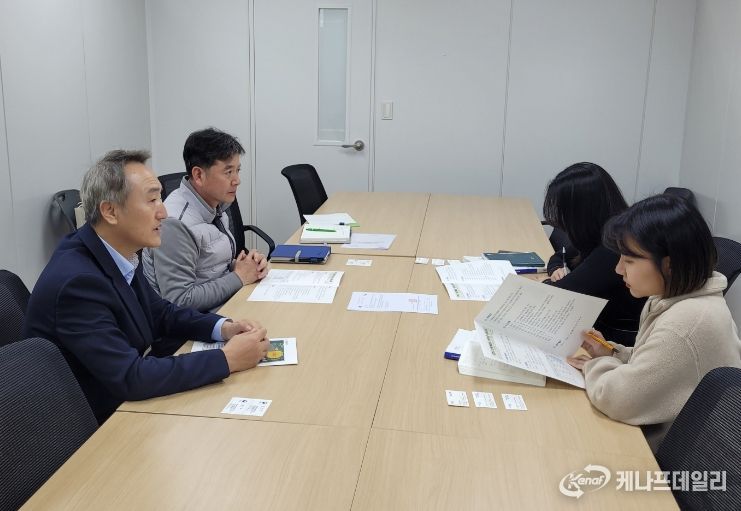고원학 포항시 환경국장은 지난 11일 정부세종청사 환경부를 방문해 순환이용 정비사업과 관련한 추진 상황을 설명하고, 원활한 사업 추진을 위한 적극적인 지원을 요청했다.