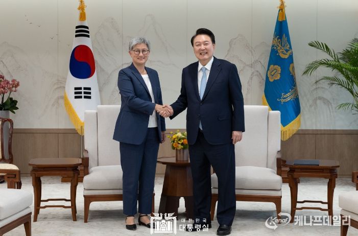 7월 30일 윤석열 대통령은 「페니 웡(Penny Wong)」 호주 외교장관을 접견하고, 한-호주 양국 관계 발전 방안에 대해 의견을 교환했다.