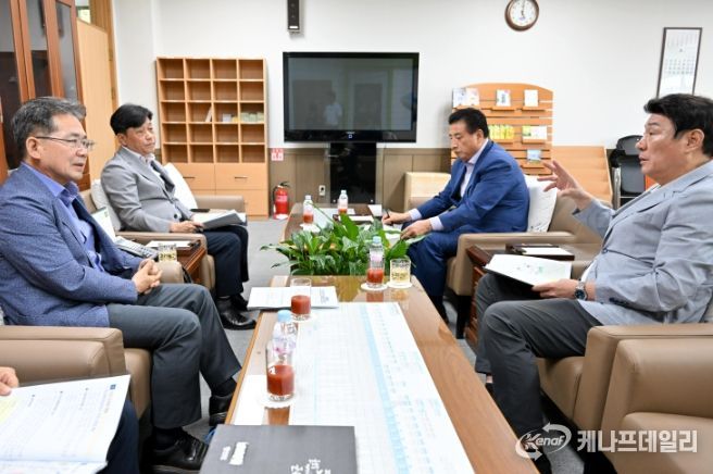 김진열 군위군수·강대식 국민의 힘 국회의원, 군위 현안 해결을 위한 예산정책 긴급협의