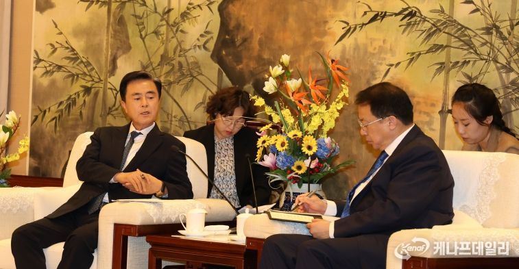 궁정 상하이시장 만나 ‘첨단 미래산업 협력’ 등 제안