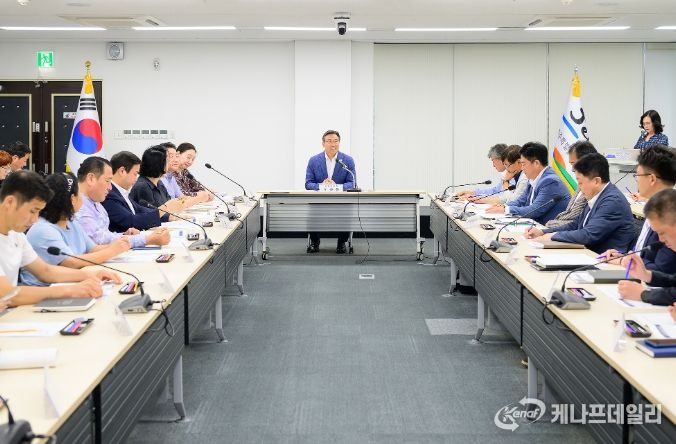 간담회