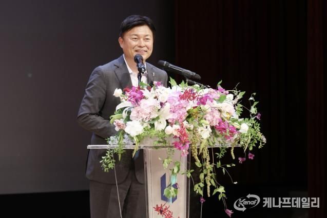 지난 25일, 제29회 노인의 날 기념식에서 조용익 부천시장이 인사말을 전하고 있다.