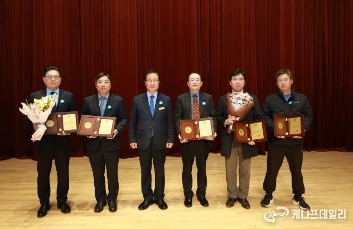 완주군, 지방재정 이끈 우수납세자 감사패 수여