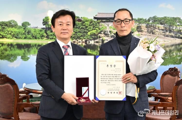 진주시, ‘6·25전쟁’ 유가족에 화랑무공훈장 전수